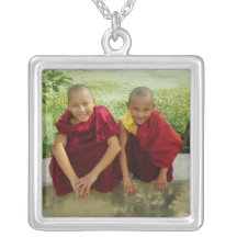 Monjes en el collar del parque de los ciervos