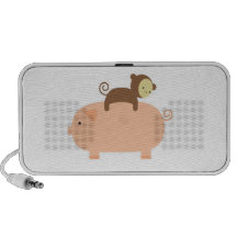 Mono del bebé que monta al revés en un cerdo iPod altavoz