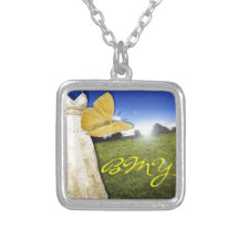 Monograma amarillo del personalizado de la maripos colgantes personalizados