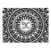 Monograma blanco y negro K de la flor de la estrel Postales
