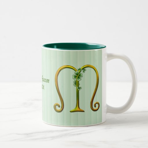 Monograma irlandés M del oro Tazas De Café