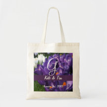 Monograma púrpura de la flor del azafrán de G Bolsas De Mano