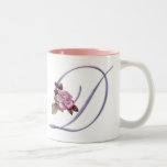 Monograma rosado D de los rosas Taza