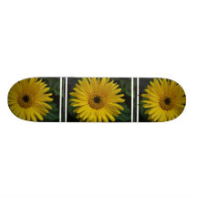 Monopatín amarillo de la margarita