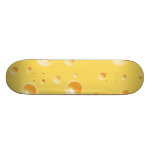 Monopatín amarillo de la textura del queso suizo