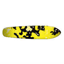 monopatín amarillo del camo