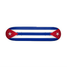 Monopatín con la bandera de Cuba