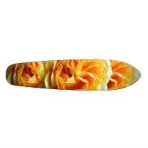 Monopatín de la floración del rosa amarillo