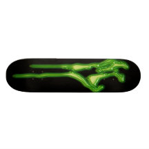 Monopatín de la mano del zombi