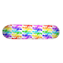 Monopatín de los rifles de asalto del arco iris
