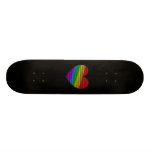 Monopatín del corazón de la raya del arco iris del