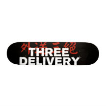 Monopatín del logotipo de tres Delivery™