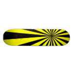 Monopatín negro y amarillo del vórtice favorable