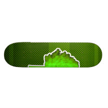 Monopatín verde del árbol