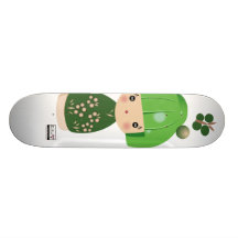 Monopatín verde del trío de Kokeshi