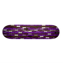 monopatin violeta con ladrillos