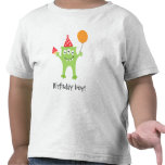 Monstruo divertido con cumpleaños del globo y de l camisetas