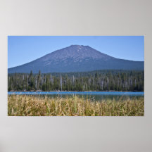 Montañas de la cascada en poco lago lava, Oregon Posters