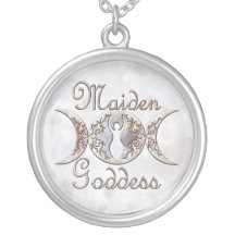 Moonstone virginal de la diosa de la luna triple grimpola