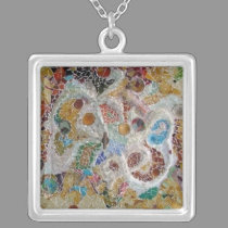 Mosaico de Gaudi collares