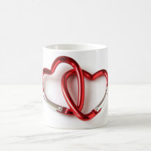 Mosquetones entrelazados del corazón tazas de café