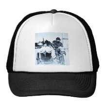 Motocicleta del vintage y coche lateral gorros  