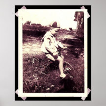 MUCHACHO EN LA BICI POSTER