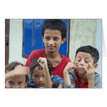 MUCHACHOS EN EL ORFELINATO DE NEPAL TARJETON