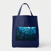 Muchedumbre de los pescados bolsas