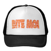 Muérdame los regalos divertidos de las camisetas gorras