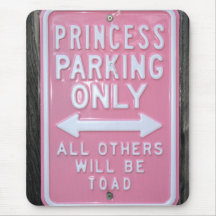 Muestra divertida de princesa Parking Only Tapetes De Ratón