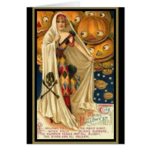 Mujer del vintage con el cabo tarjetas