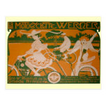Mujer del vintage que completa un ciclo con el Cup Tarjeta Postal