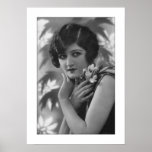 mujer imponente del deco con las flores impresiones