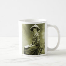Mujer retra de la foto de la sepia de las mujeres  taza de café