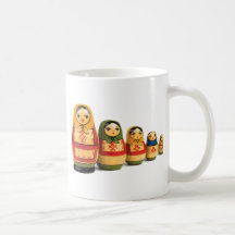 Muñecas rusas de la pila taza
