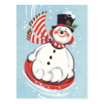 Muñeco de nieve en disco de la nieve tarjeta postal