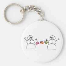Muñecos de nieve con las camisetas y los regalos d llaveros personalizados