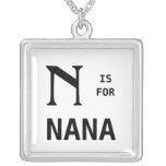 N está para el colgante del monograma de Nana con 