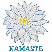 Namaste bordó la camiseta de las mujeres