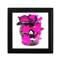 Narcisos rosados en un cráneo oscuro cajas de joyas