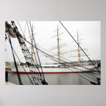 Nave alta blanca - poster