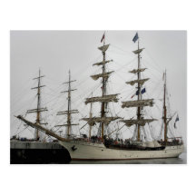 Nave alta del Europa en postal del puerto de Halif