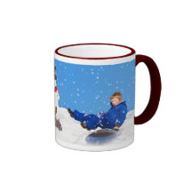 Navidad, muchacho en el trineo, muñeco de nieve, t