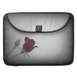 Negro, blanco y fotografía color de rosa fundas para macbooks 