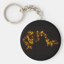 Negro y llavero de las notas musicales del oro que