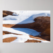 nieve en las rocas poster