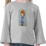 Niña con la camiseta del amigo de la felpa del con