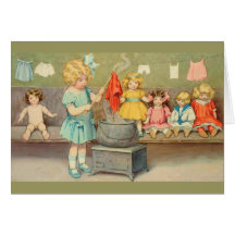 Niña del vintage que juega con las muñecas tarjeta