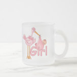 Niña rosada de la cigüeña taza de café